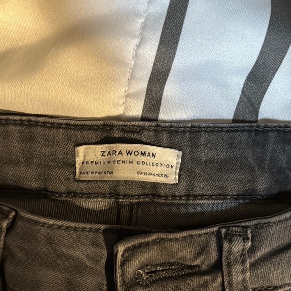 Zara Women Straight Leg Jeans - Gray